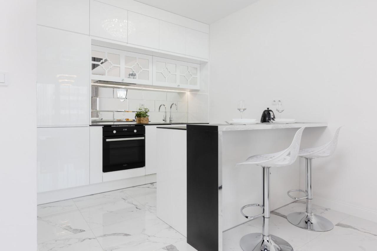 Elegant Apartments With Balcony & Parking Warsaw By Noclegi Renters Exteriér fotografie