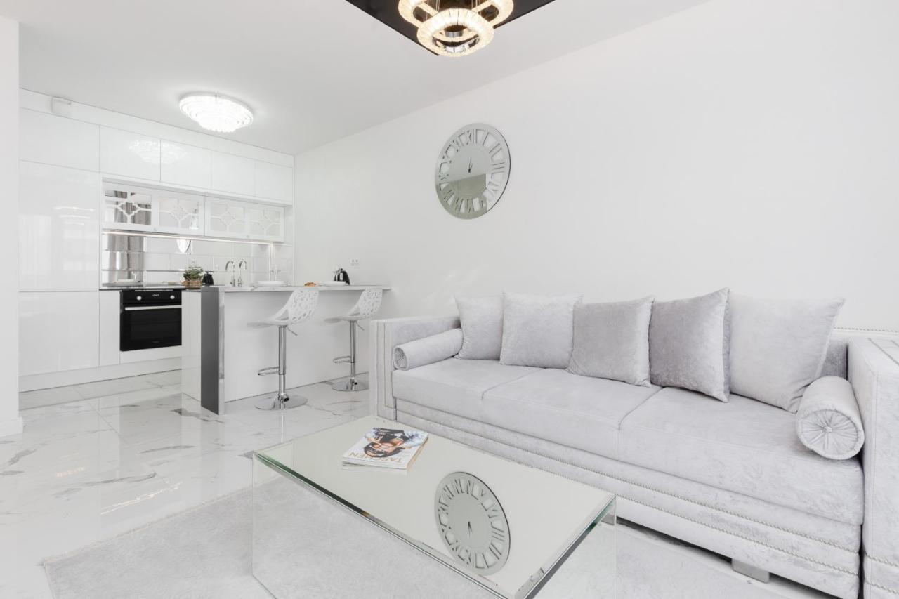 Elegant Apartments With Balcony & Parking Warsaw By Noclegi Renters Exteriér fotografie